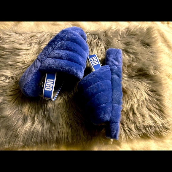 UGGS  SLIDES/CLOGS - Picture 4 of 4